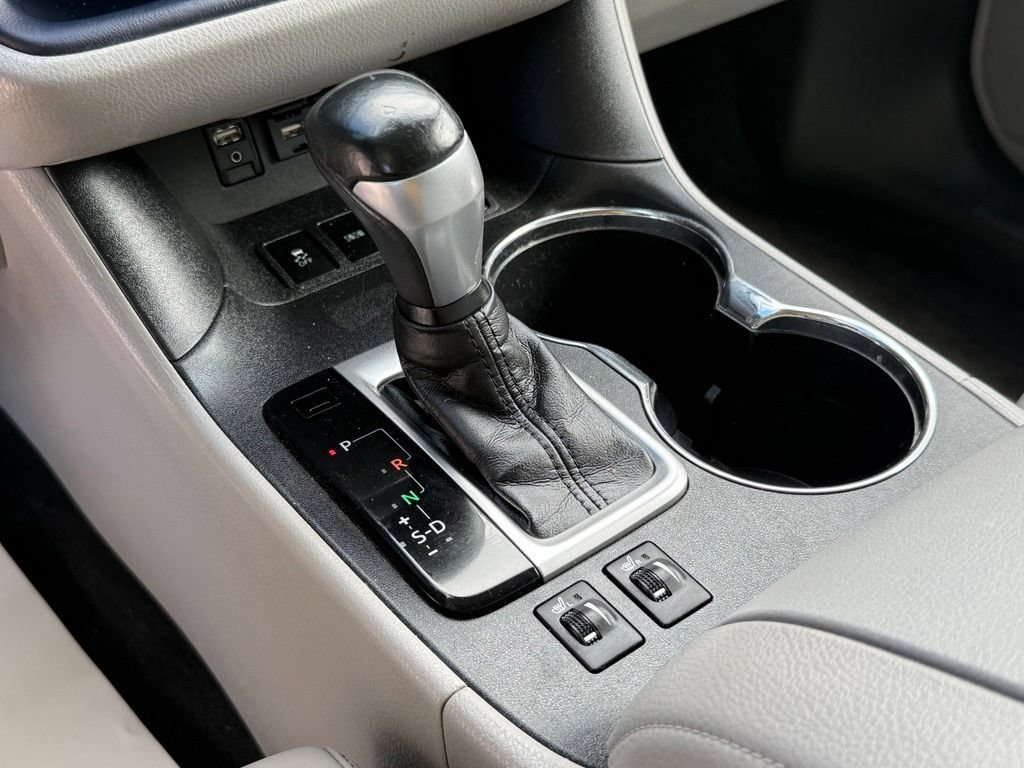 Used 2019 Toyota Highlander XLE AWD/4WD image 17