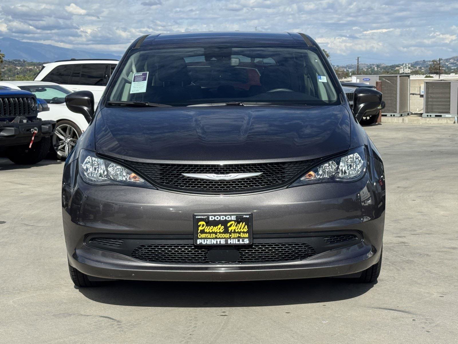 Used 2023 Chrysler Voyager LX FWD image 2