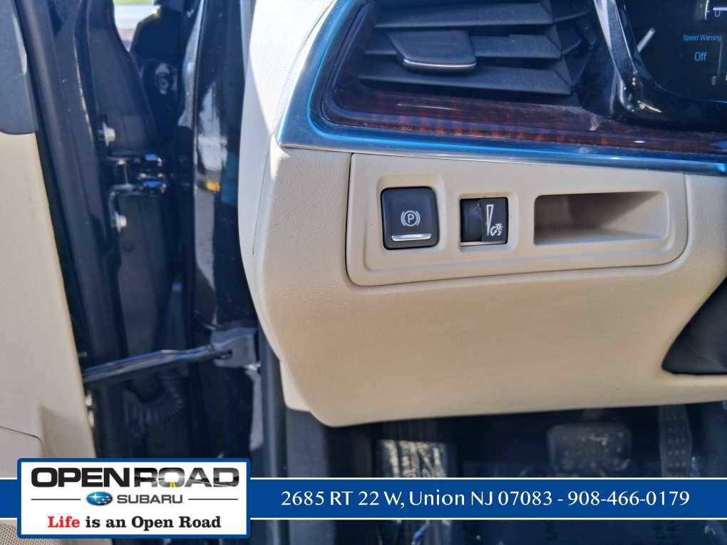 Used 2018 Cadillac XT5 Luxury w/ Driver Awareness Package image 13