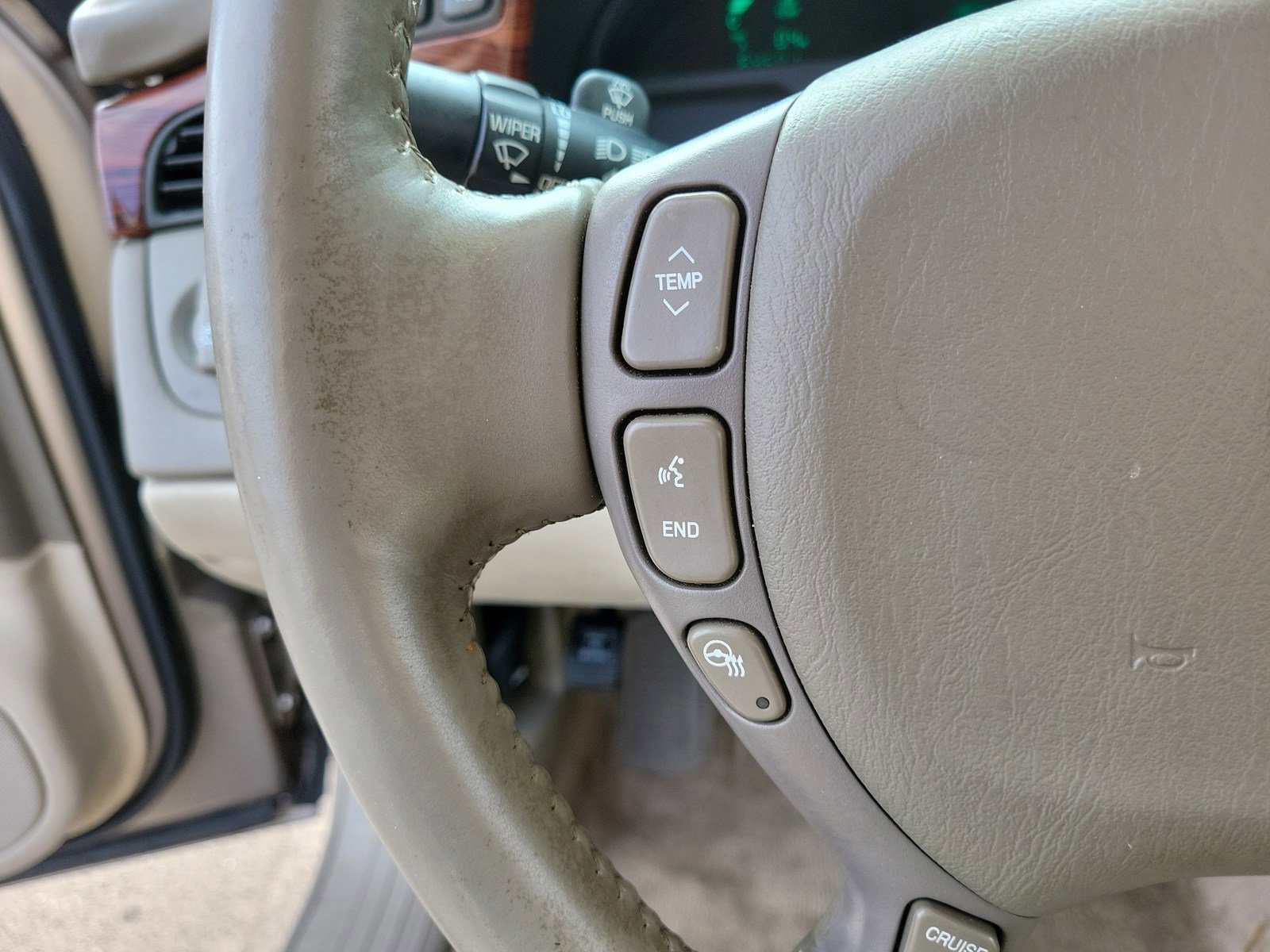 Used 2004 Cadillac De Ville w/ Equipment Group FWD image 18