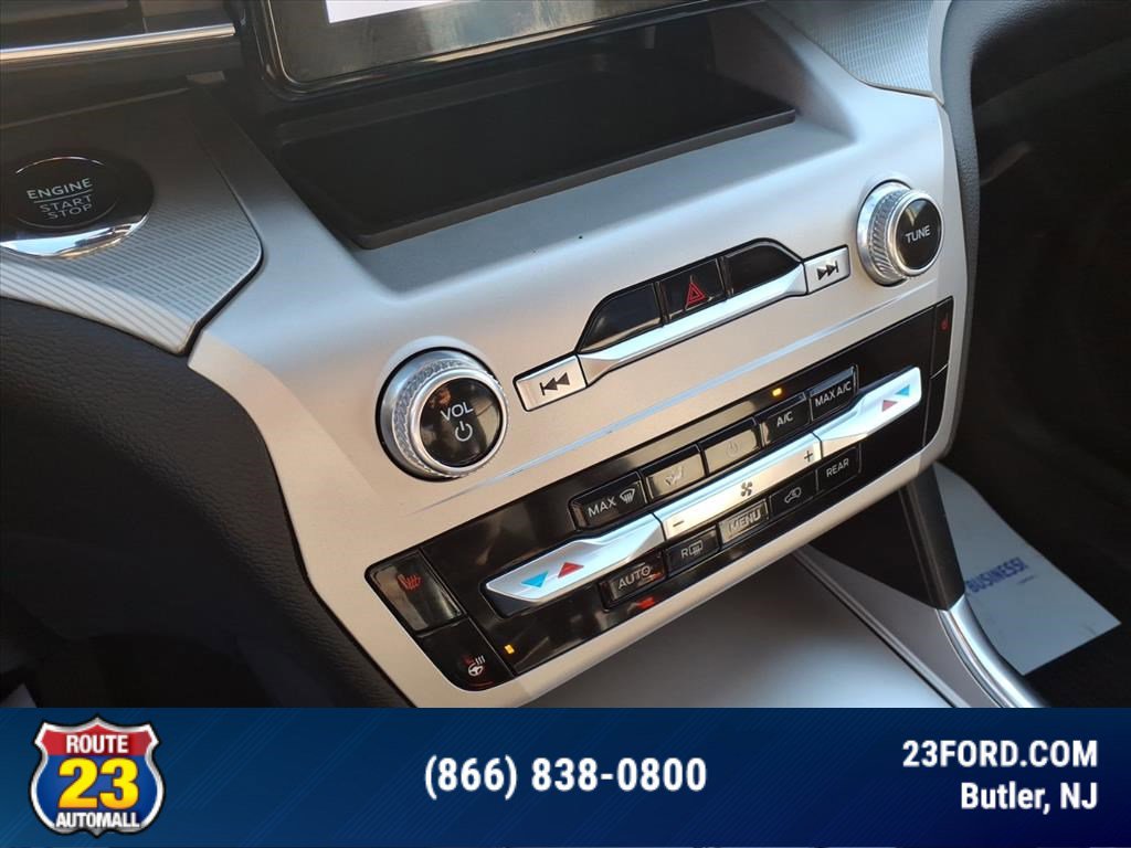 Certified 2022 Ford Explorer XLT w/ Equipment Group 202A image 19