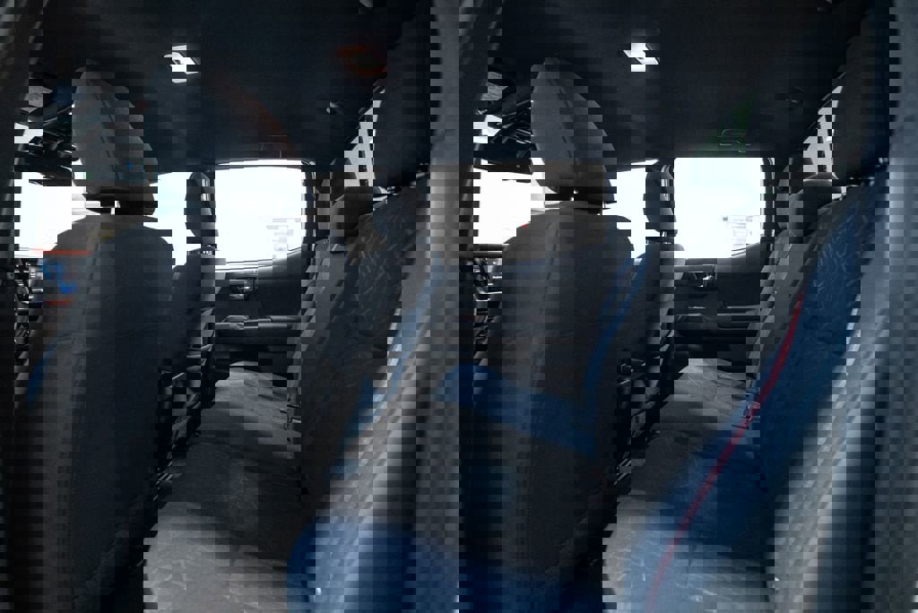 Used 2018 Toyota Tacoma TRD Off-Road w/ Technology Package image 33