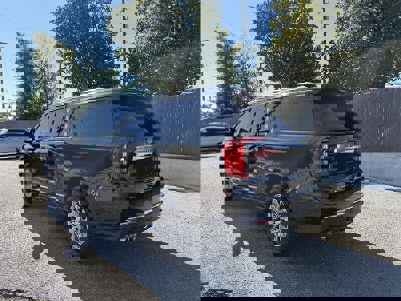 Used 2023 GMC Yukon XL Denali image 8