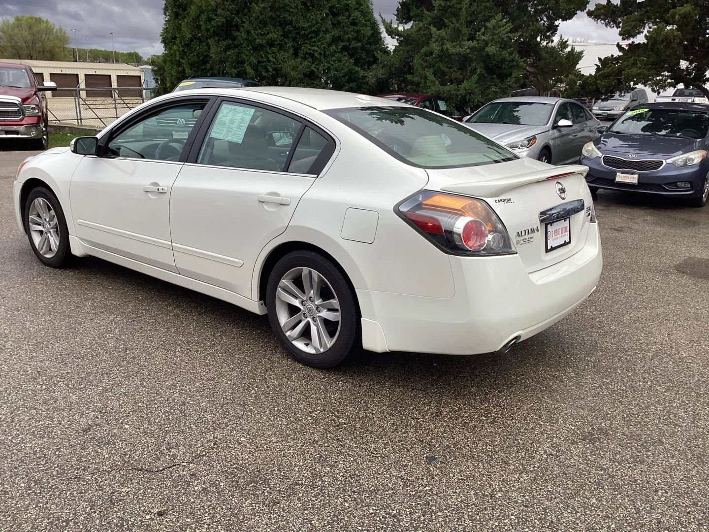 Used 2011 Nissan Altima 3.5 SR w/ 3.5SR Premium Pkg FWD image 7