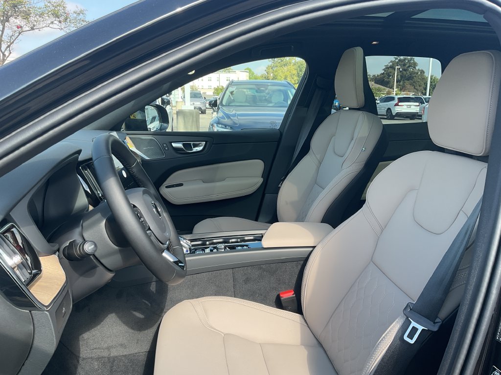 New 2027 Volvo XC60 B5 Plus AWD/4WD image 12