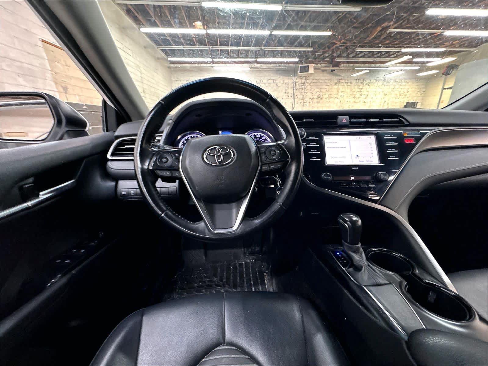 Used 2020 Toyota Camry SE FWD image 8
