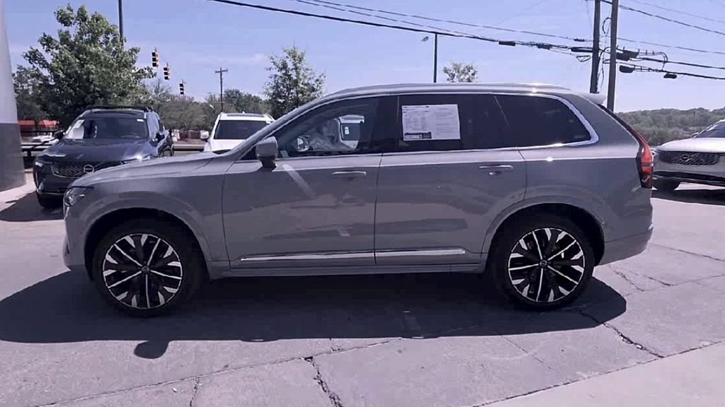 Certified 2025 Volvo XC90 B5 Plus AWD/4WD image 5