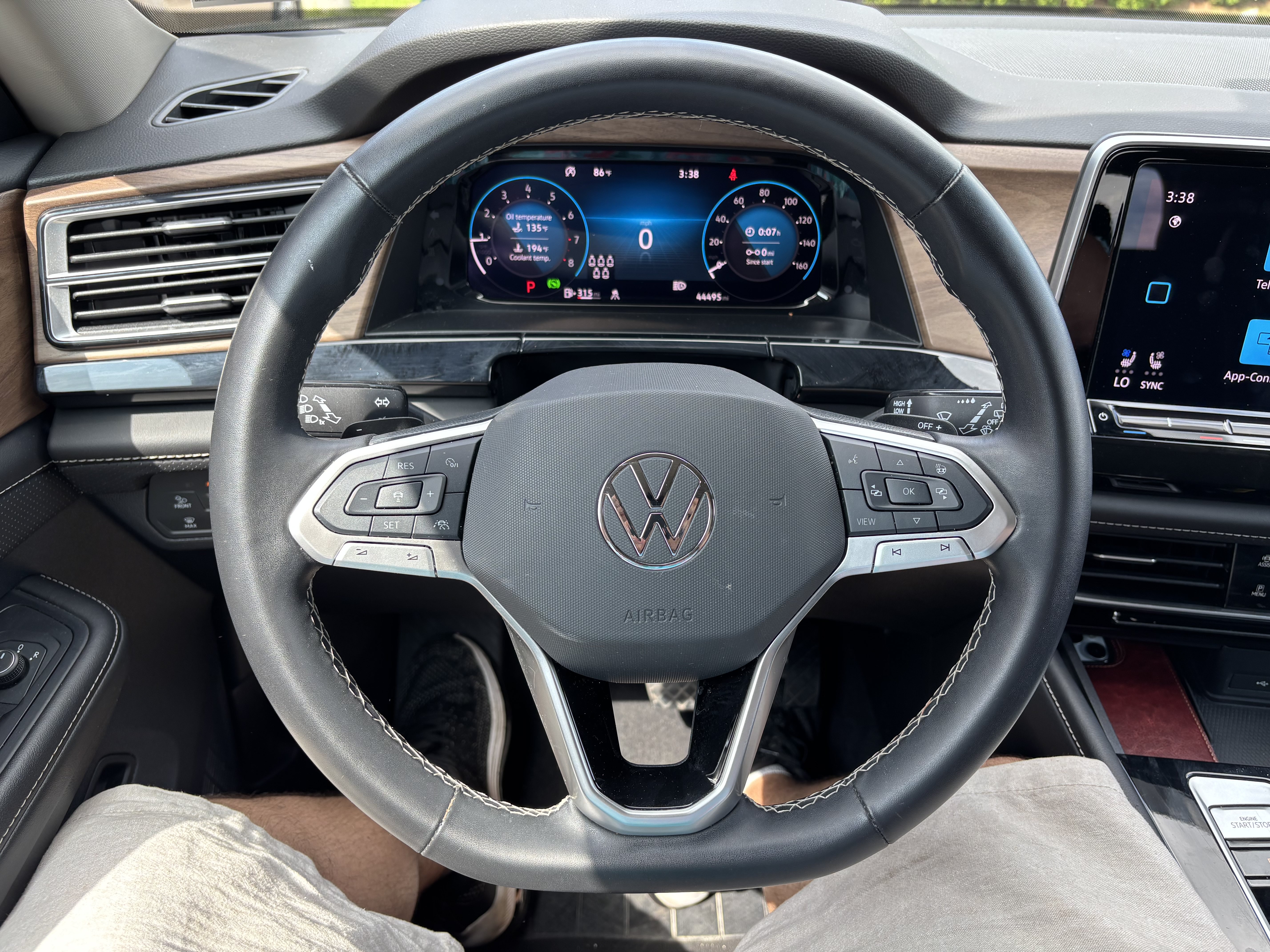 Used 2025 Volkswagen Atlas SE AWD/4WD image 18