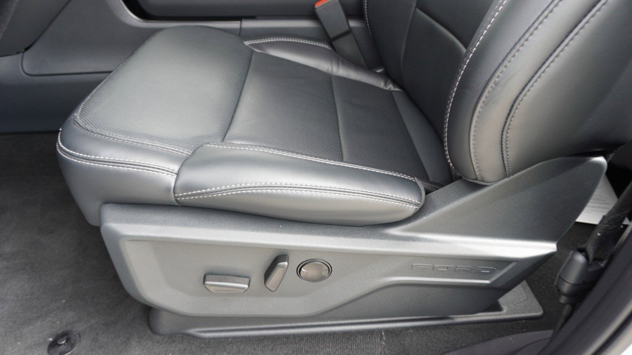 Used 2025 Ford Expedition Platinum w/ Driver's Package AWD/4WD image 27