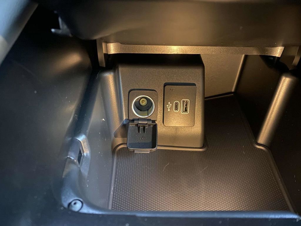 New 2025 Ford Explorer Active image 25