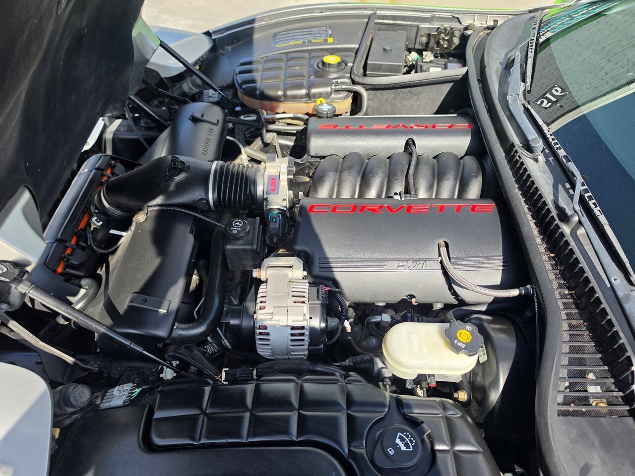 Used 2004 Chevrolet Corvette Coupe w/ Preferred Equipment Group RWD image 41