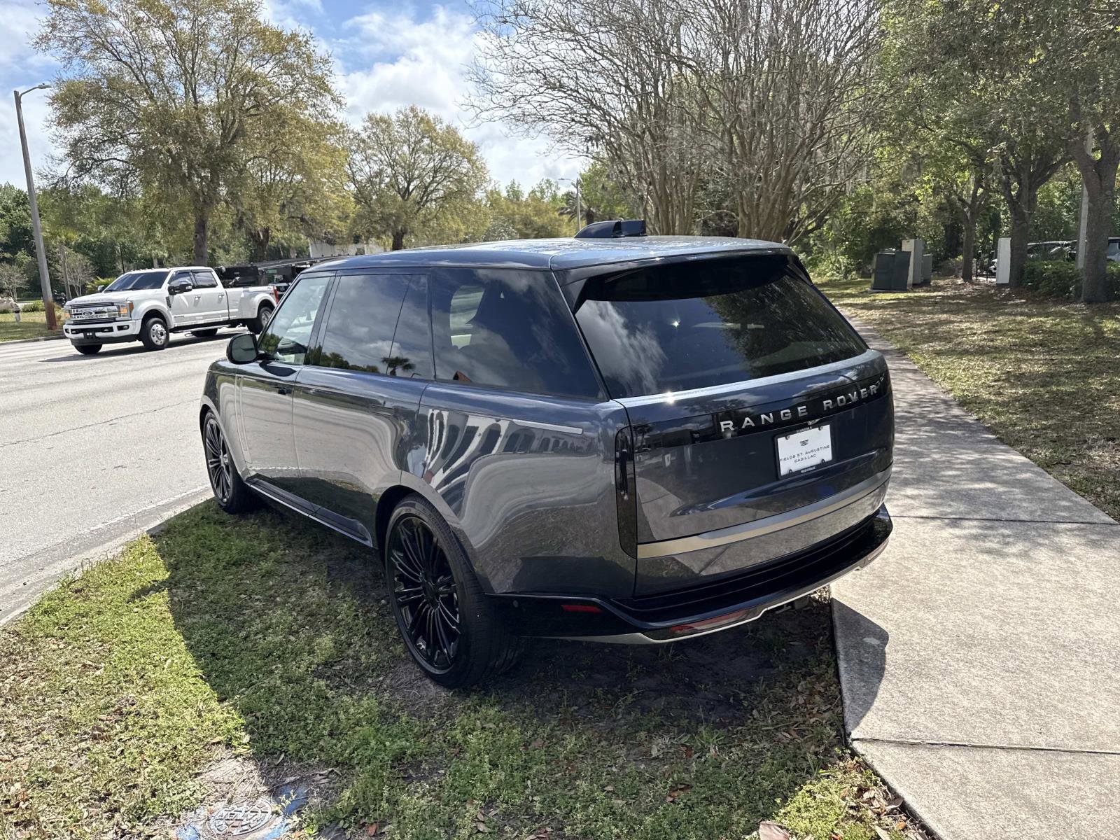Used 2026 Land Rover Range Rover Long Wheelbase SE image 7