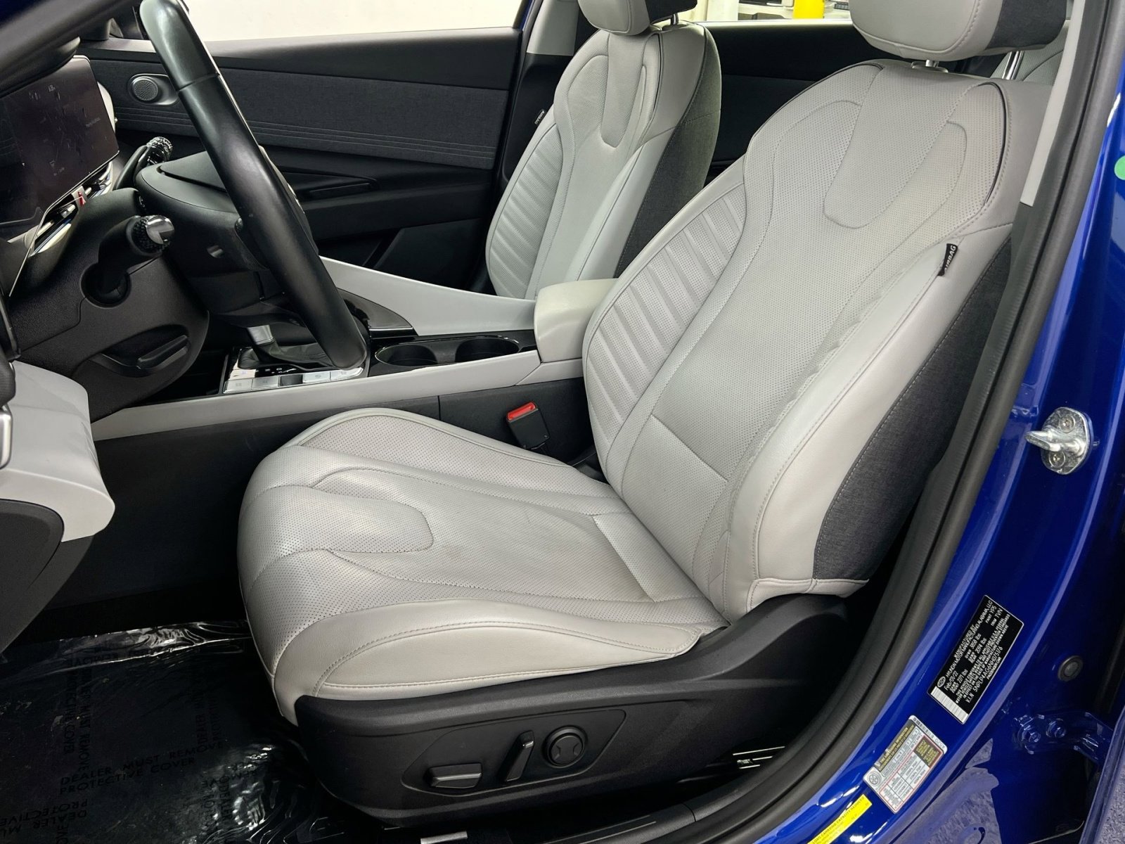 Used 2022 Hyundai Elantra Limited image 4