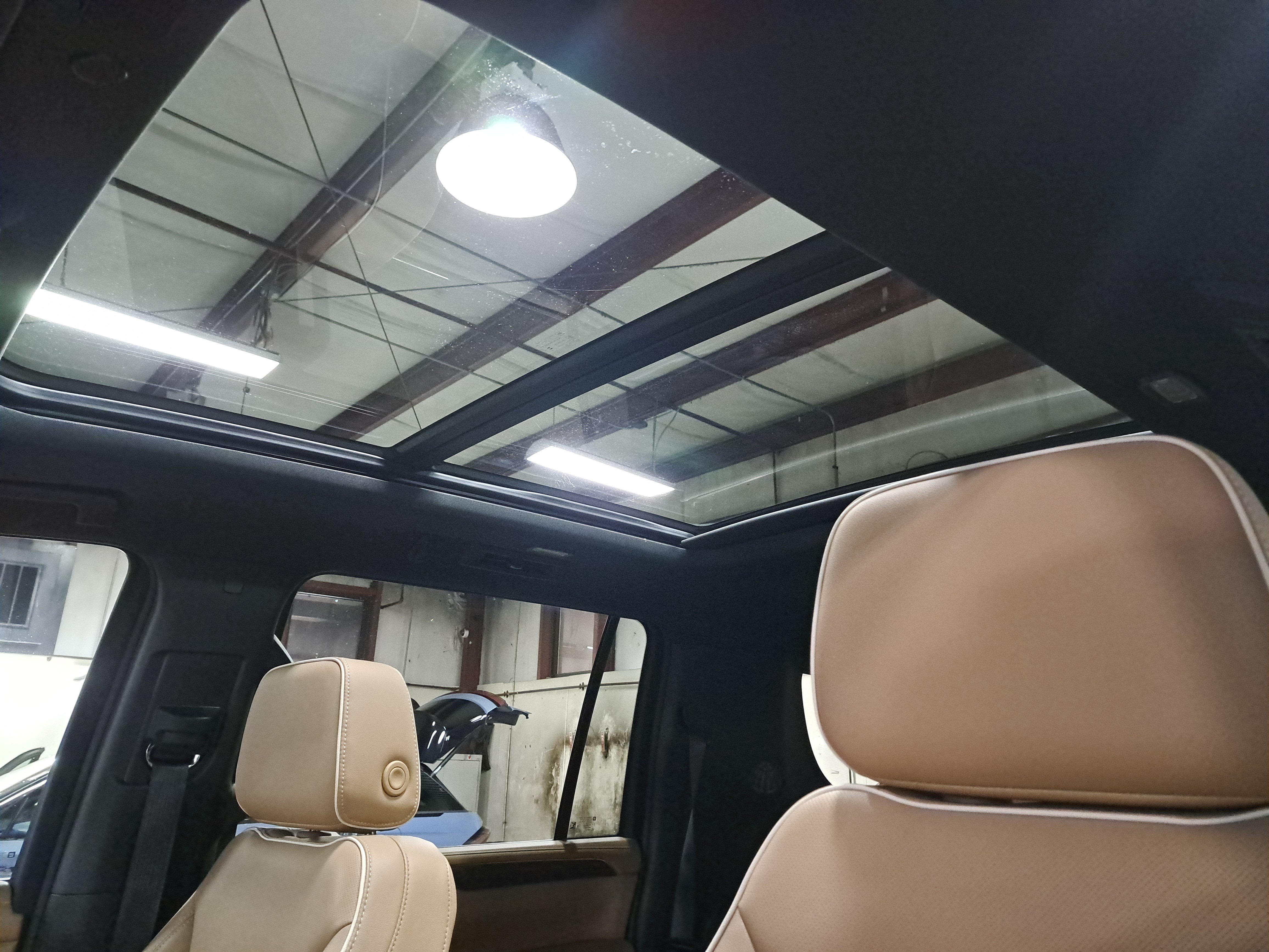 Used 2024 Chevrolet Suburban Premier AWD/4WD image 32