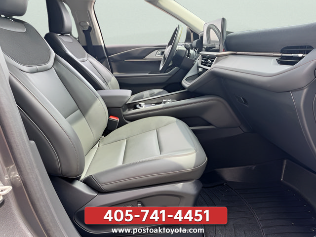 Used 2025 Ford Explorer Active w/ Active Comfort Package RWD image 17