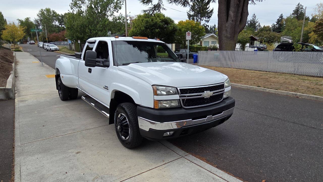 Used 2006 Chevrolet Silverado 3500 LT w/ Heavy-Duty Power Package RWD image 3