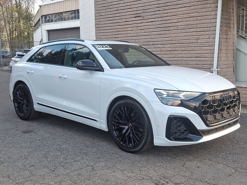 Certified 2025 Audi SQ8 Prestige image 2