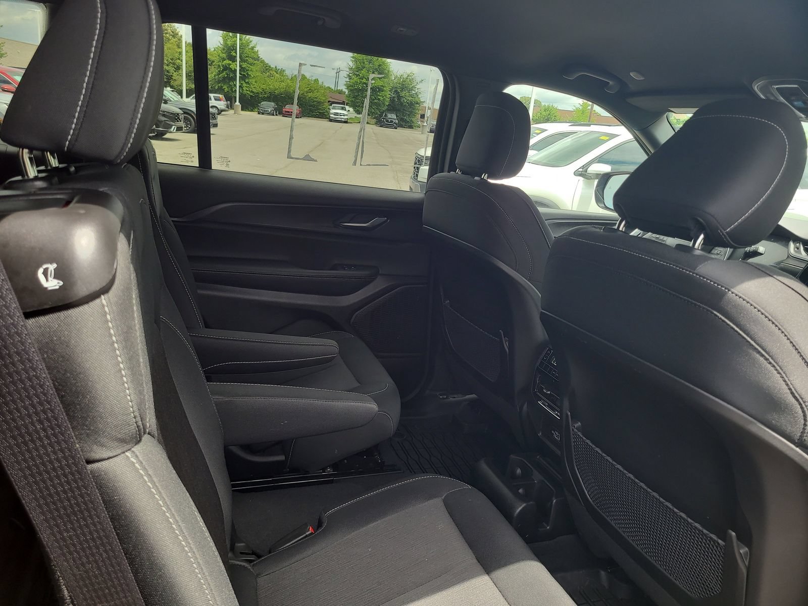Used 2025 Jeep Grand Cherokee L Laredo AWD/4WD image 26