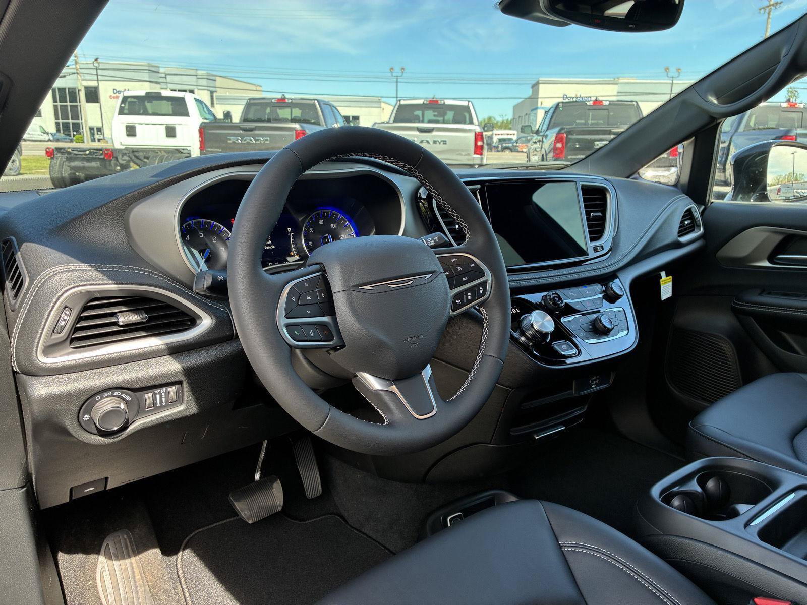 New 2027 Chrysler Pacifica Select AWD/4WD image 26
