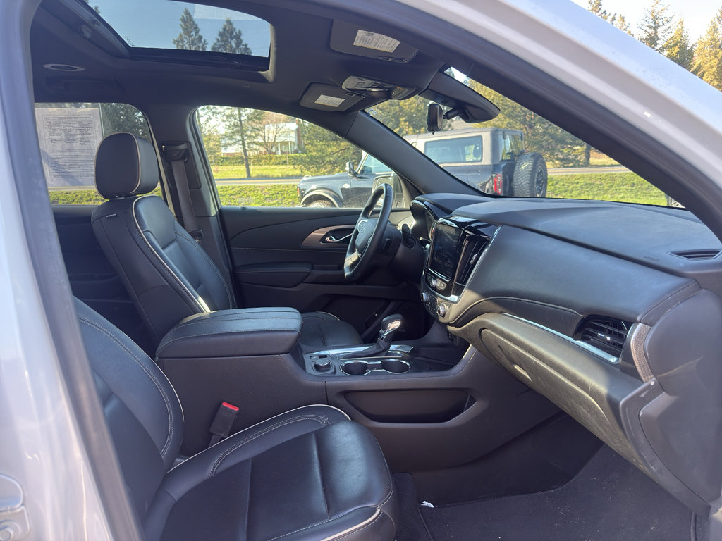Used 2024 Chevrolet Traverse Premier w/ Redline Edition AWD/4WD image 17