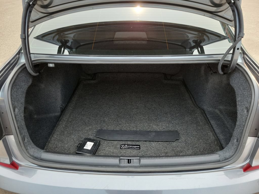 Used 2018 Volkswagen Passat 2.0T FWD image 8