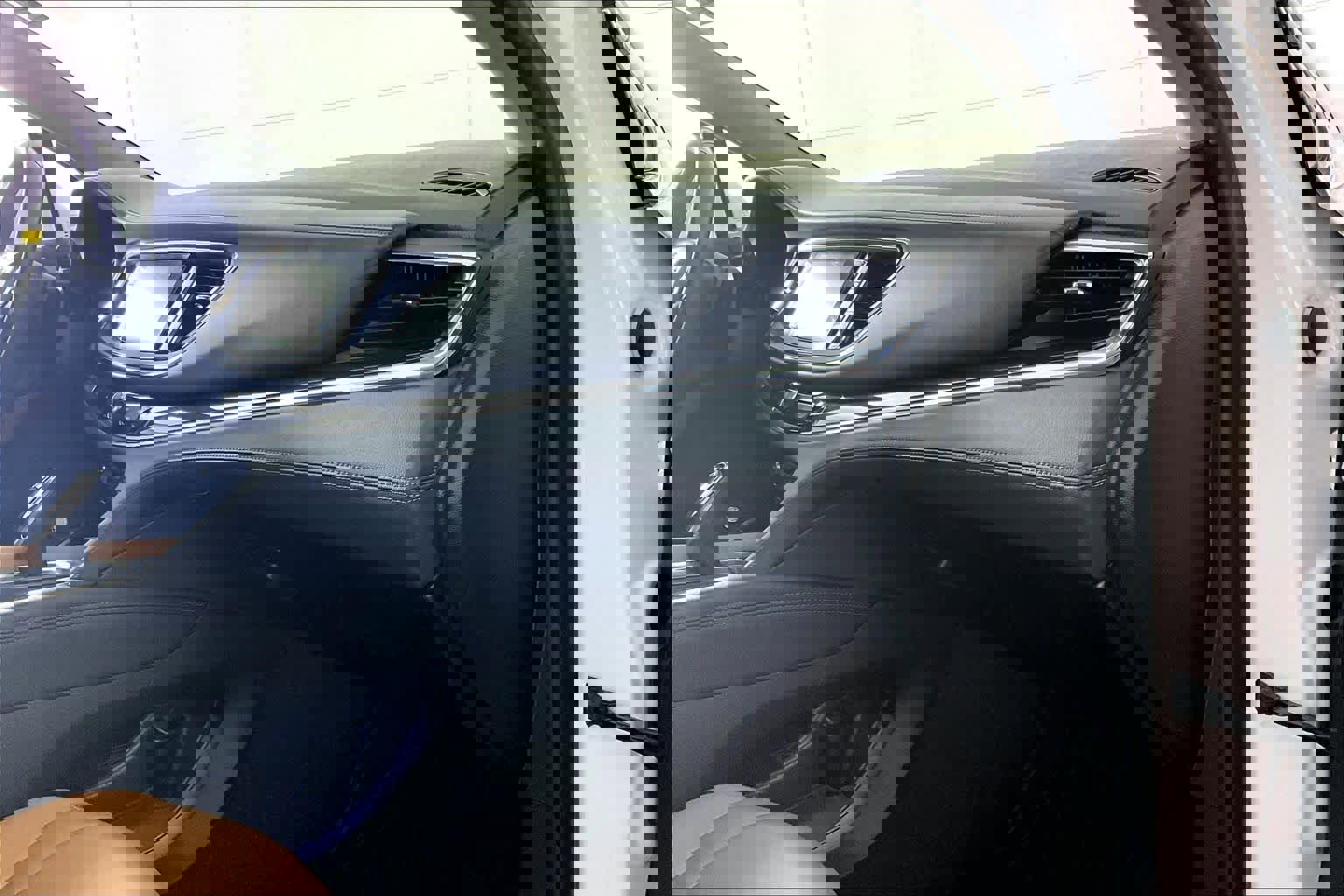 Used 2018 Buick Enclave Essence FWD image 16