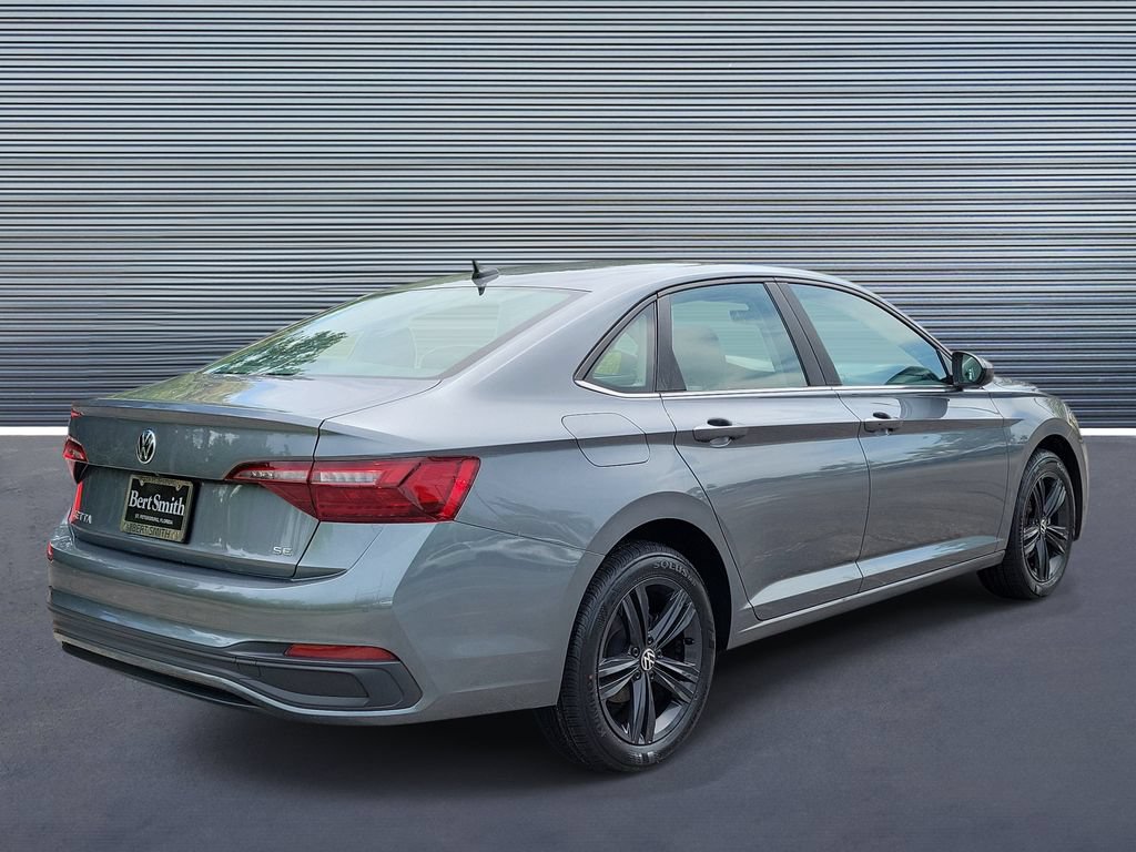 Used 2023 Volkswagen Jetta SE w/ Panoramic Sunroof Package FWD image 3