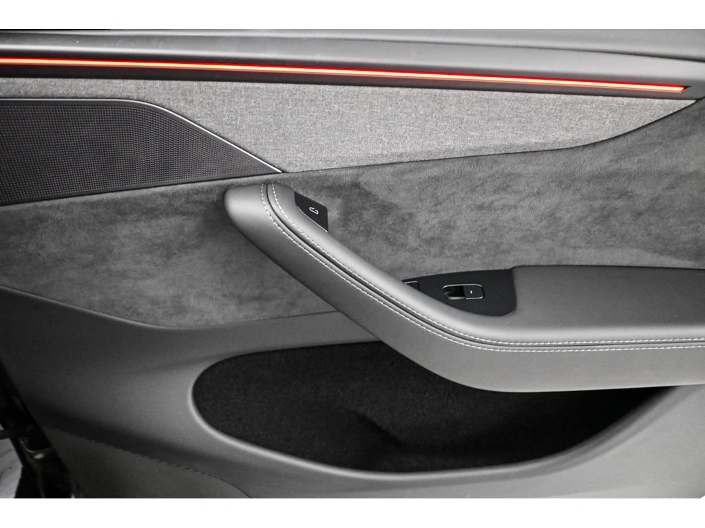 Used 2026 Tesla Model Y Long Range RWD image 18