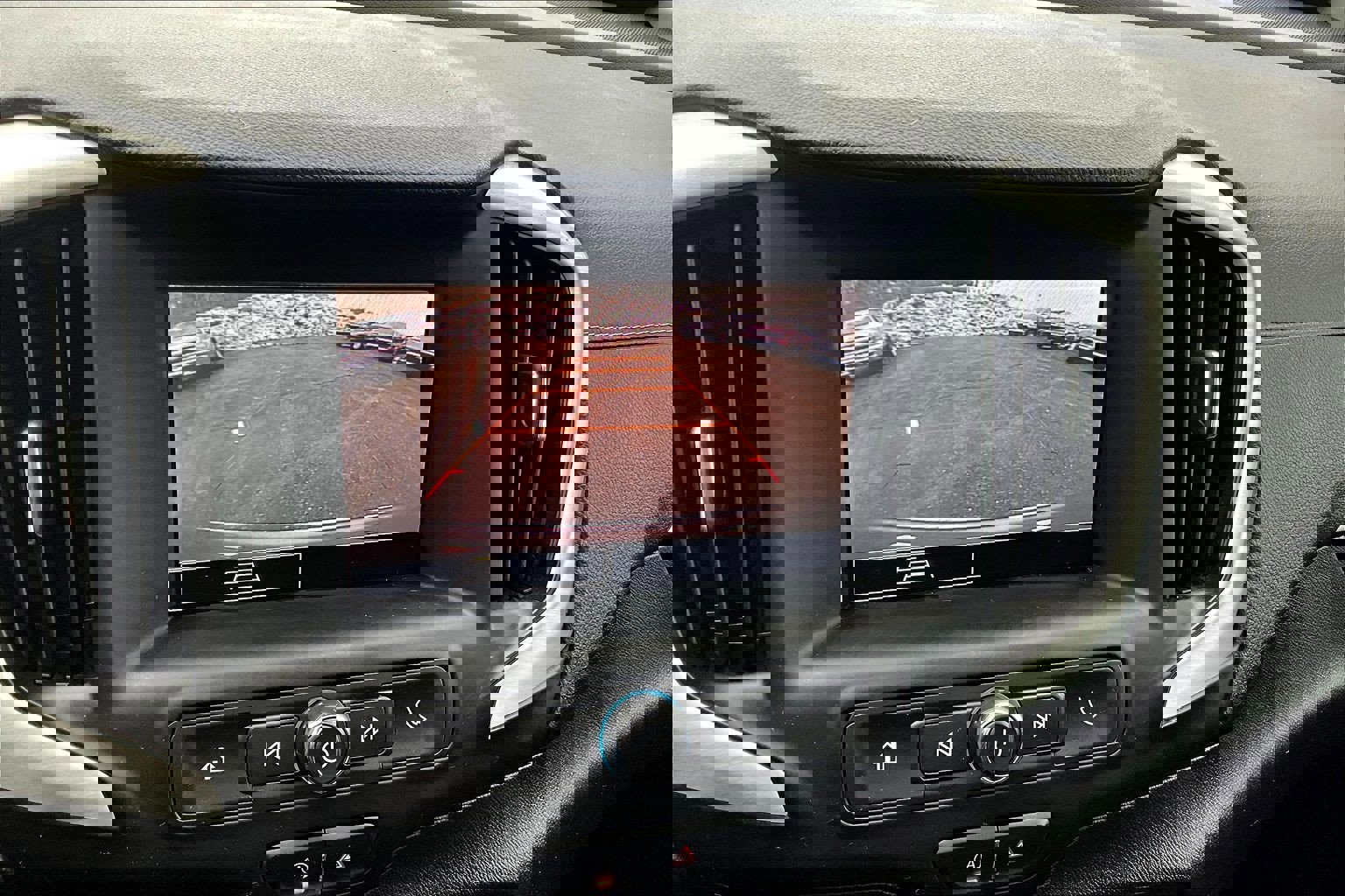 Used 2024 GMC Terrain SLE w/ Driver Convenience Package image 9