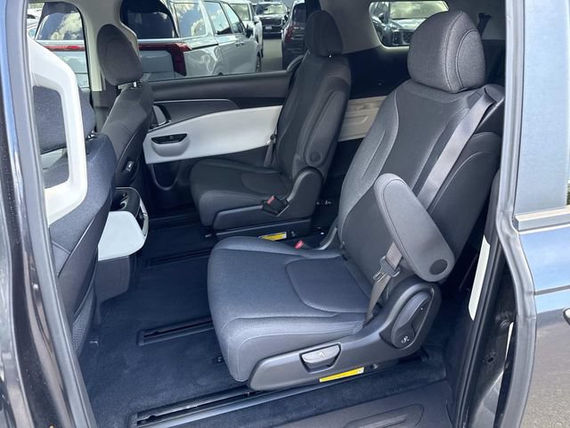 Used 2023 Kia Carnival LX FWD image 16