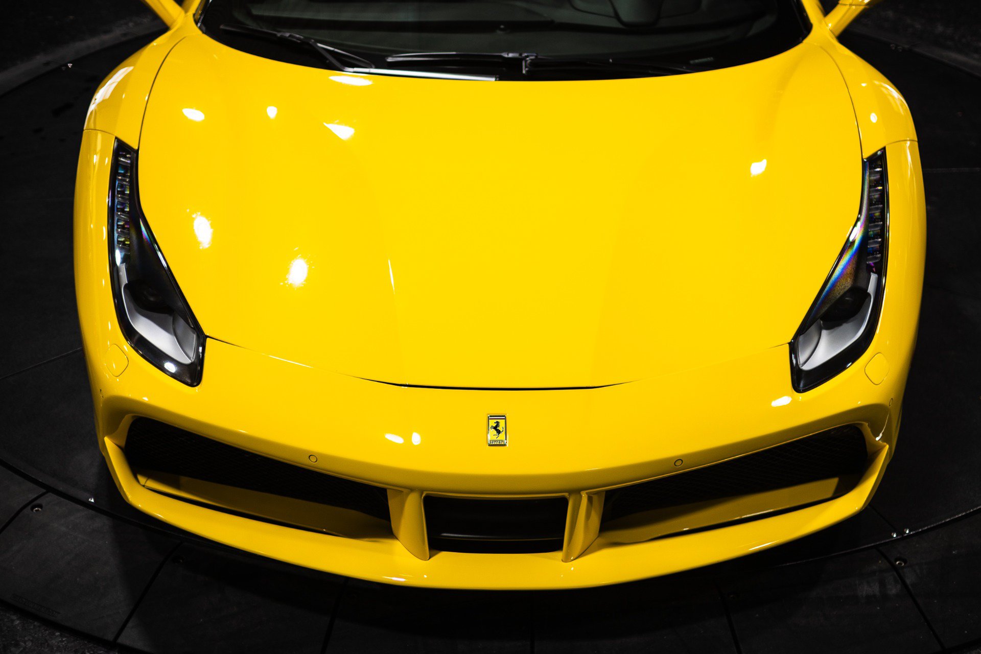 Used 2018 Ferrari 488 GTB RWD image 22