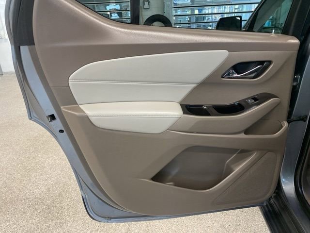 Used 2020 Chevrolet Traverse LT w/ Driver Confidence II Package image 36