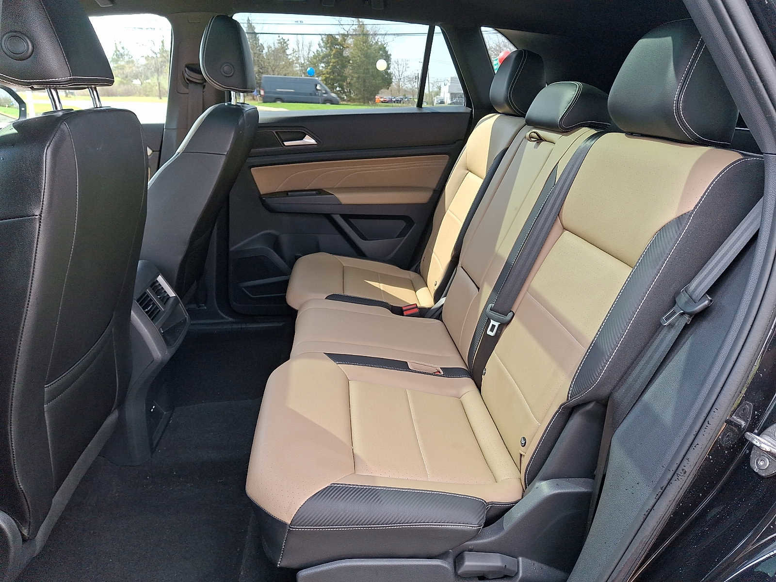 Used 2022 Volkswagen Atlas Cross Sport SE w/ Panoramic Sunroof Package image 8