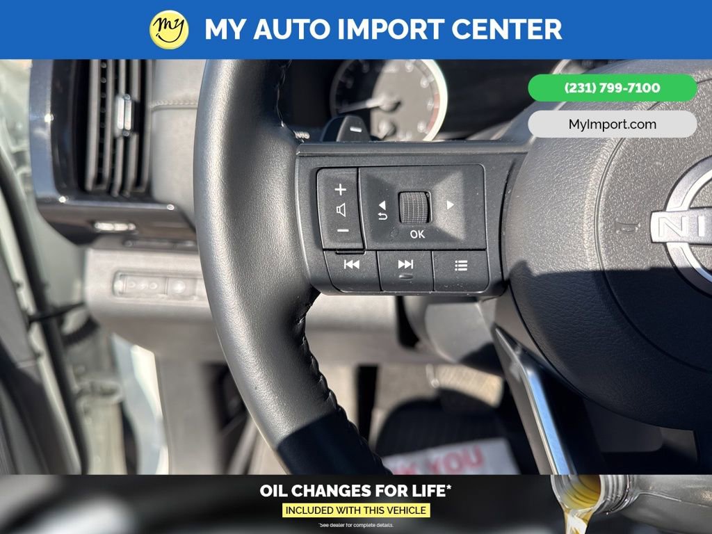 Used 2024 Nissan Pathfinder SV image 16