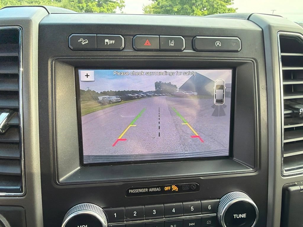 Used 2019 Ford Expedition XLT w/ Equipment Group 202A AWD/4WD image 19