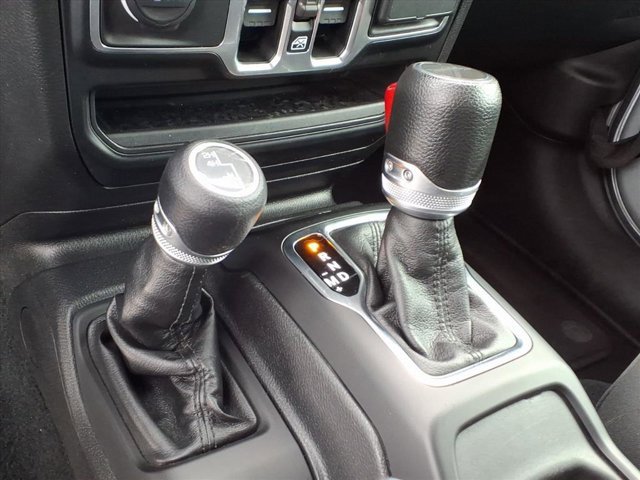 Used 2023 Jeep Gladiator Sport image 15