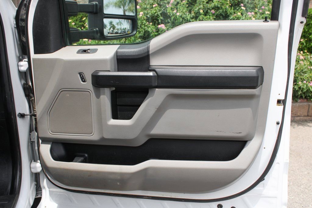 Used 2017 Ford F550 2WD Crew Cab Super Duty image 35