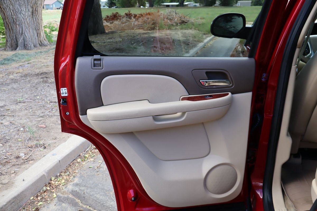 Used 2013 GMC Yukon SLT w/ SLT-2 Equipment Package AWD/4WD image 25