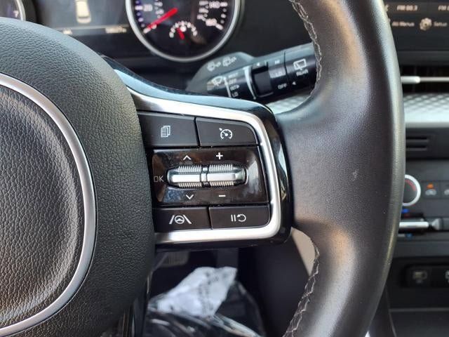 Used 2024 Kia Carnival LX FWD image 9