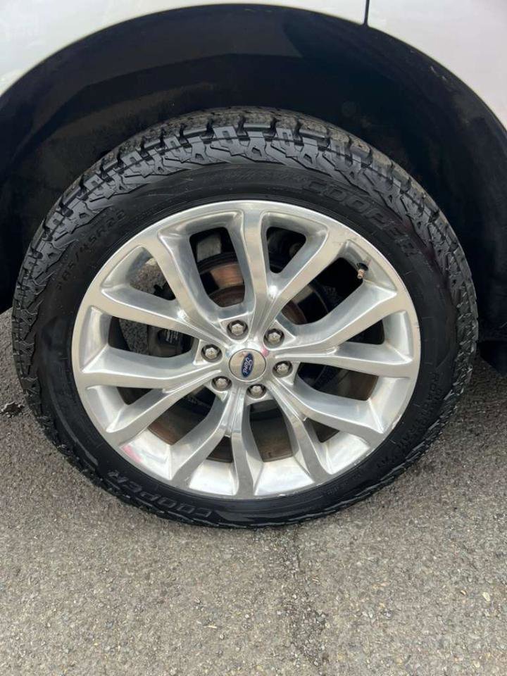 Used 2019 Ford Expedition Limited w/ Equipment Group 302A AWD/4WD image 14