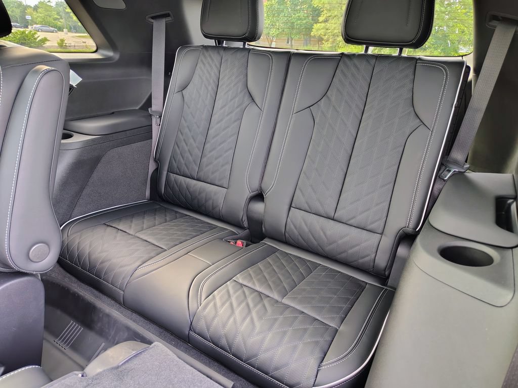 New 2027 Cadillac Vistiq Premium Luxury w/ LPO, Floor Liner Package AWD/4WD image 35