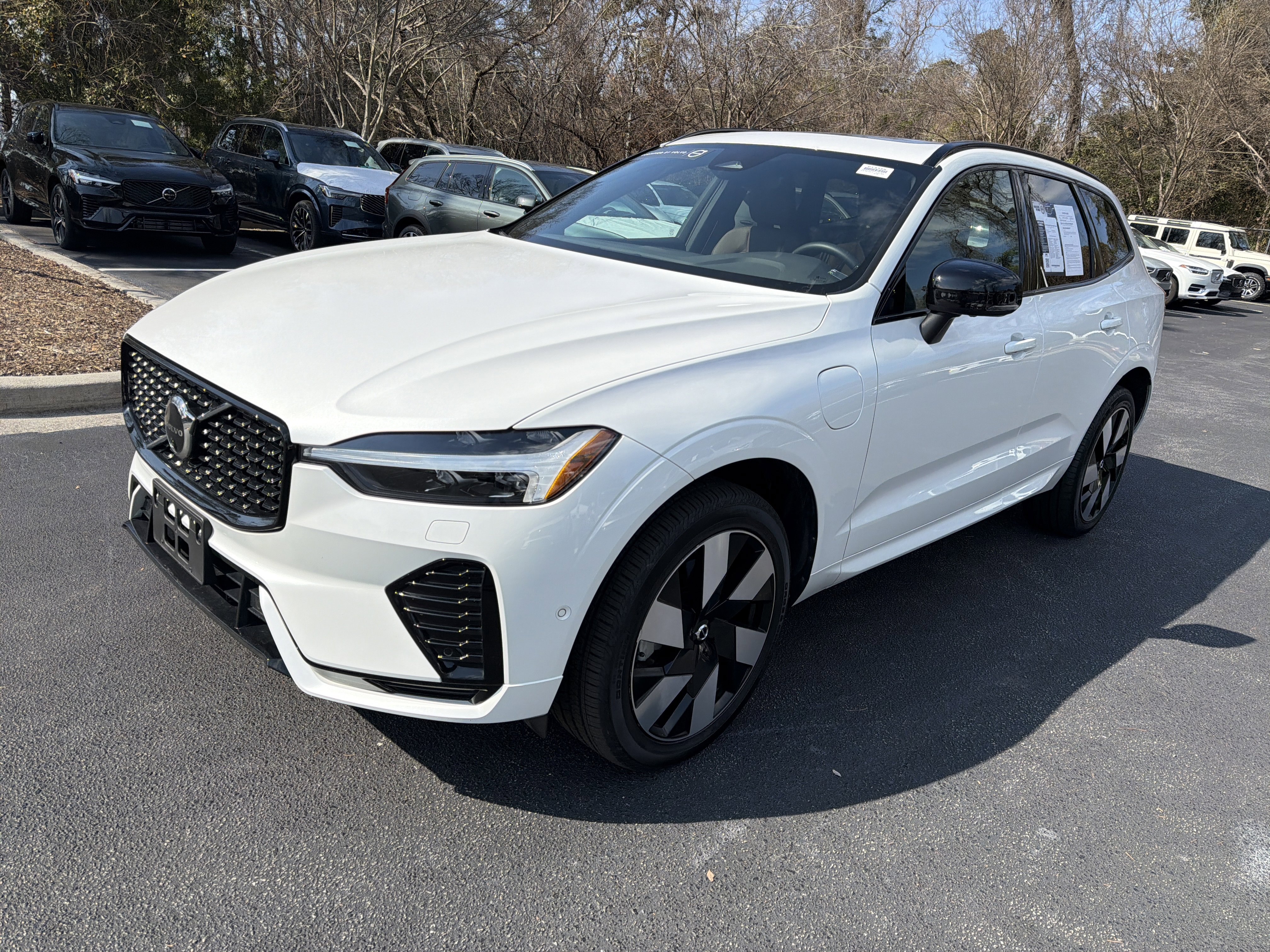 Certified 2024 Volvo XC60 T8 Plus image 40