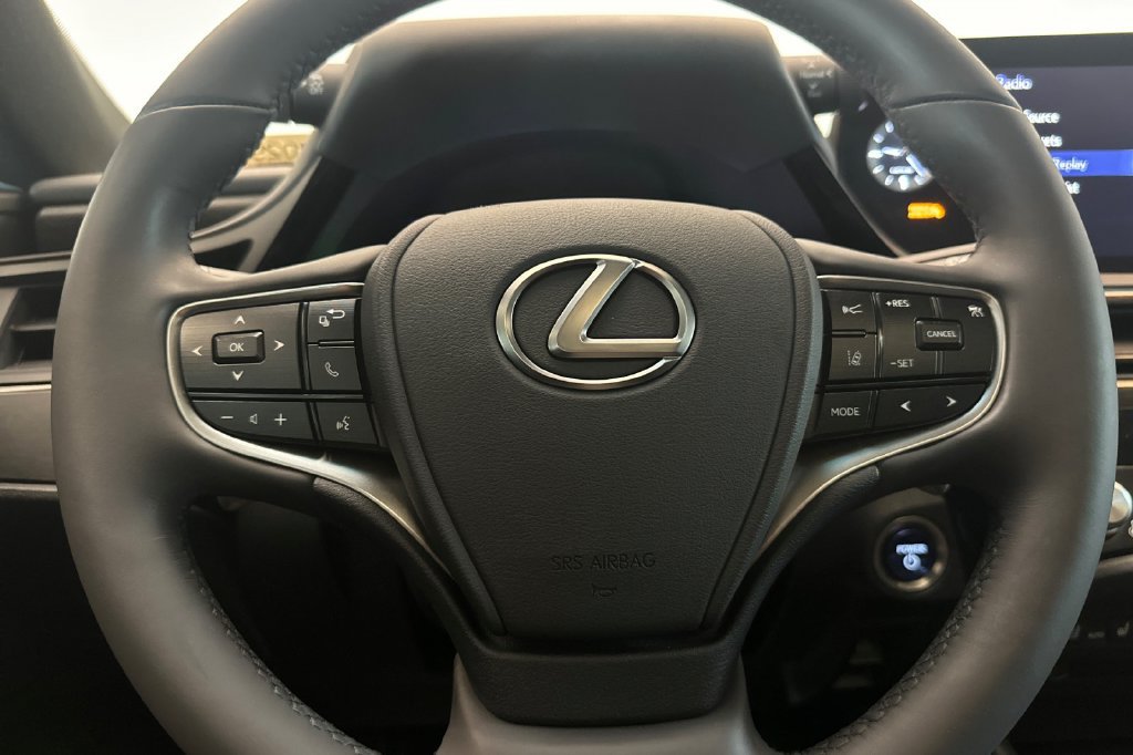 Certified 2022 Lexus ES 300h w/ Premium Package FWD image 23