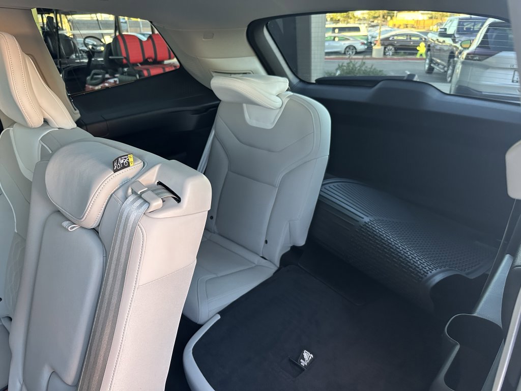 Used 2025 Volvo EX90 Plus image 32