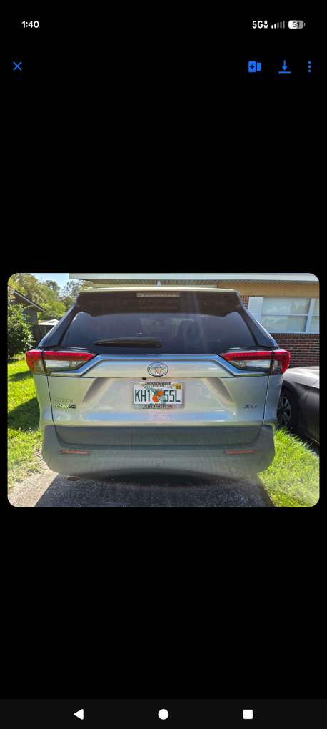 Used 2022 Toyota RAV4 XLE w/ Convenience Package FWD image 3
