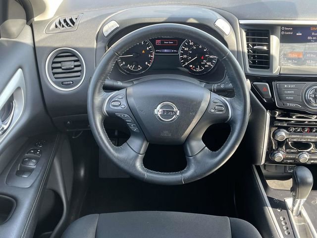 Used 2018 Nissan Pathfinder SV image 17