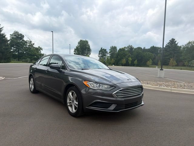Used 2018 Ford Fusion SE w/ Fusion SE Technology Package FWD image 7