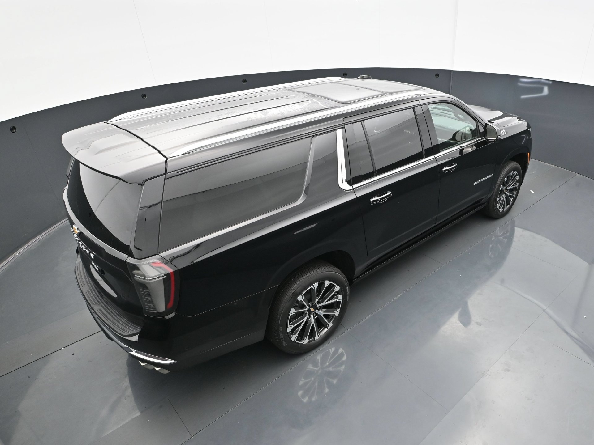 Used 2025 Chevrolet Suburban High Country AWD/4WD image 44
