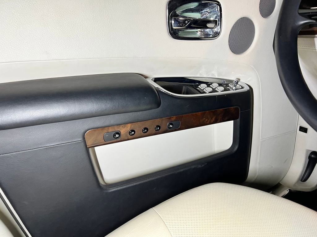Used 2013 Rolls-Royce Ghost RWD image 26