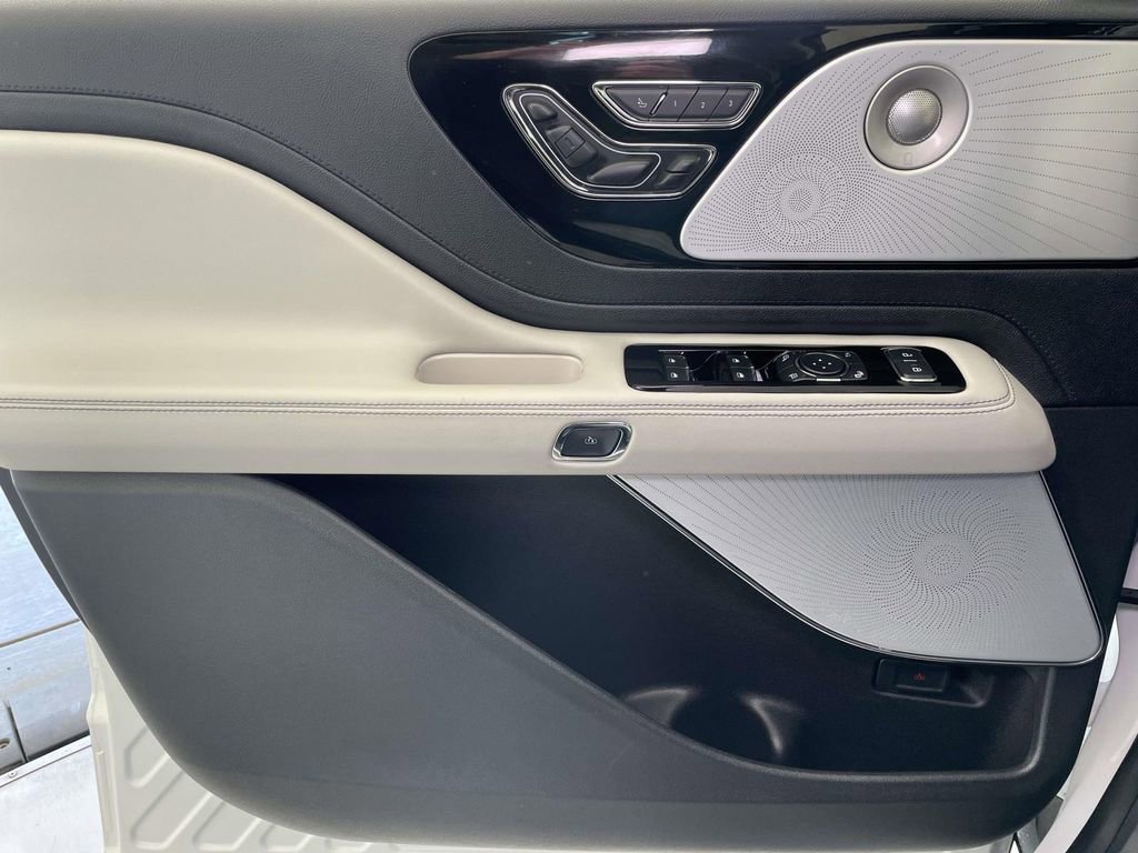 Used 2026 Lincoln Aviator Reserve image 33